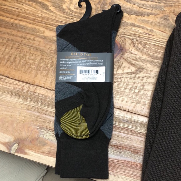Men’s Chaps Sweater and pair of GOLDTOE Socks - Picture 7 of 8